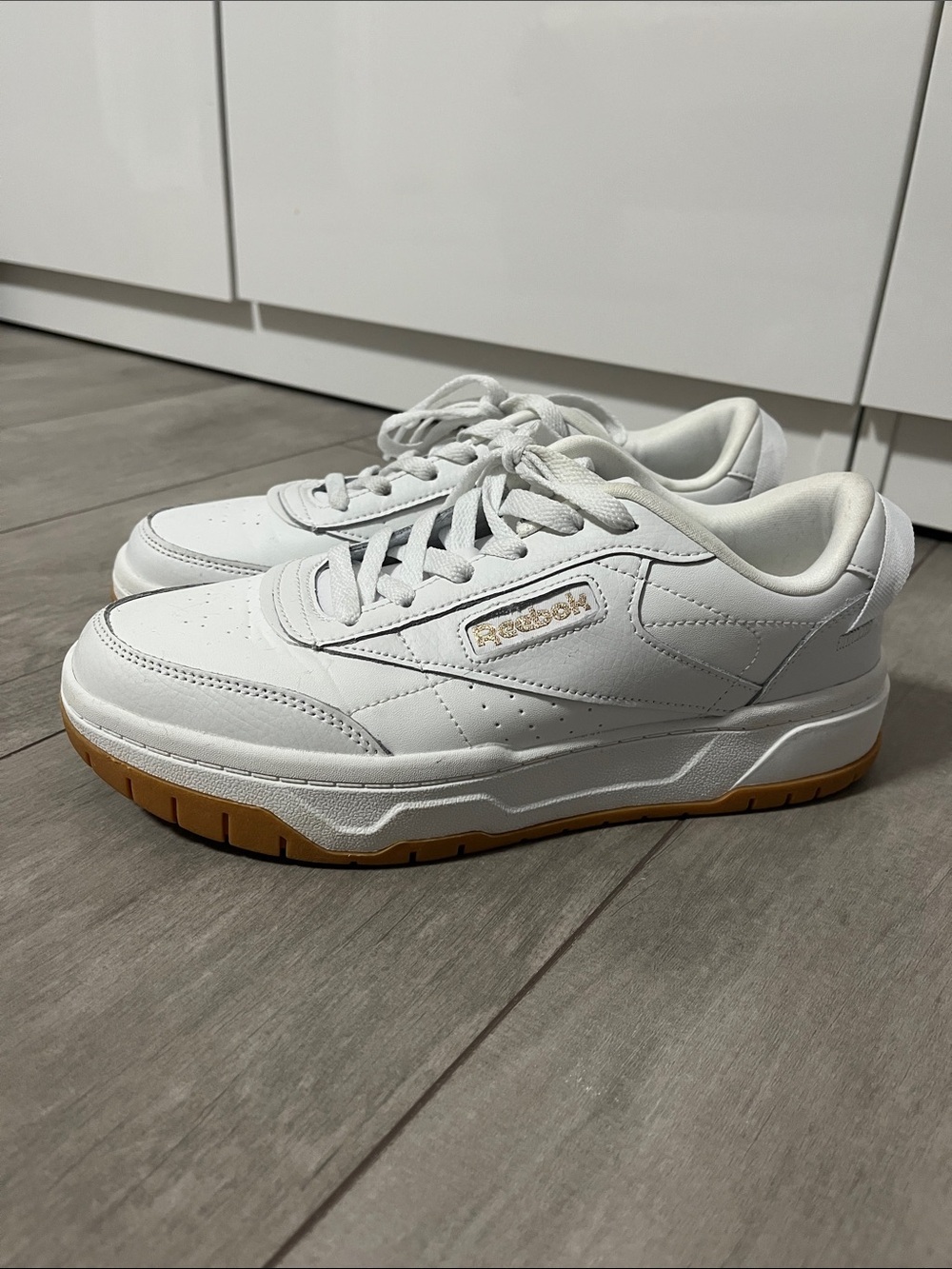 NWOT Reebok Club C Platform Sneakers Leather Gold Accent Gum Outsole, Size 8.5